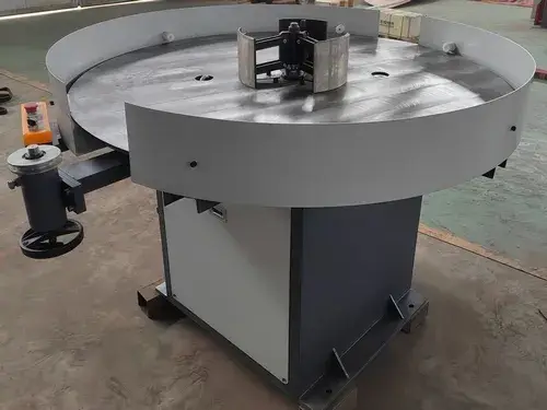 Unité de rembobinage de bandes d'acier
